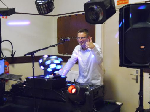 Disc jockey / DJ pour une soirée dansante